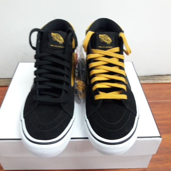 Vans - Picture 2 of 4